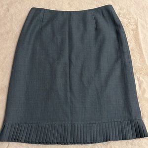 Ann Taylor petites pleated‎ skirt